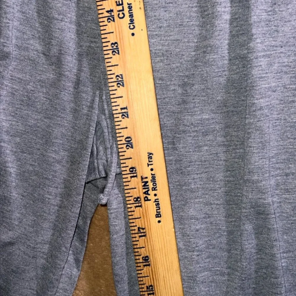 Under Armour Women Small Gray Drawstring Elastic Waist‎ Loose Fit Crop Capri
